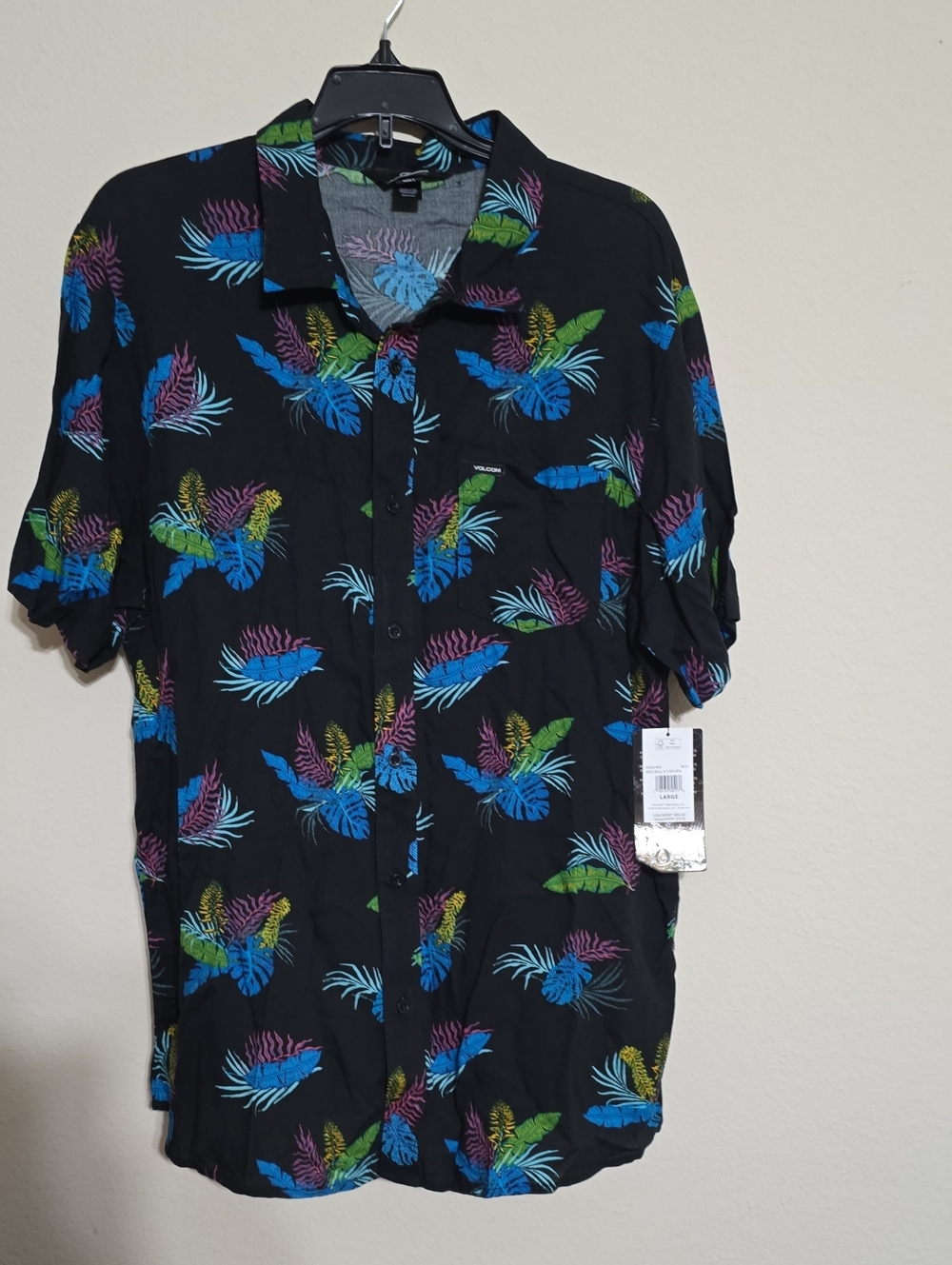 NWT Mens Volcom Black Tropical Print Short-Sleeve Shirt Size L